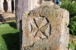 croix-de-malte-borne-253 croix-de-malte-borne-253